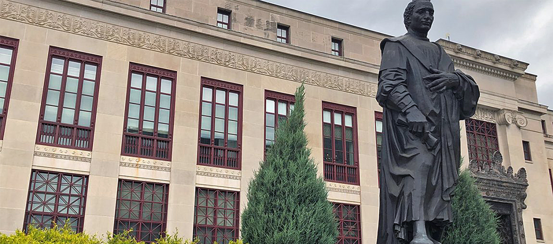 Photo of the Christopher Columbus statue formerly in front of the Columbus, Ohio City Hall; photo: Walker Evans, Columbus Underground