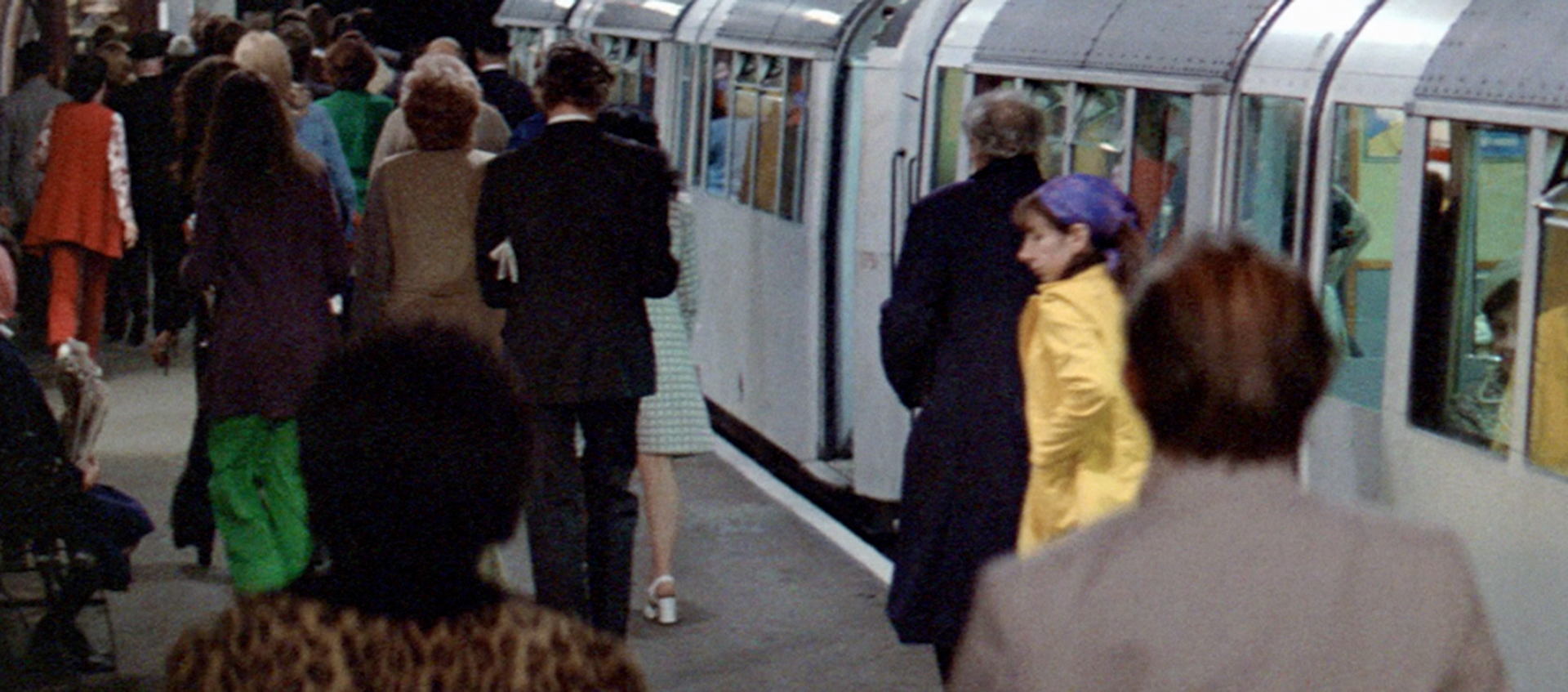 A crowd on a train platform.