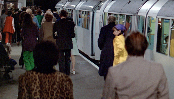 A crowd on a train platform.